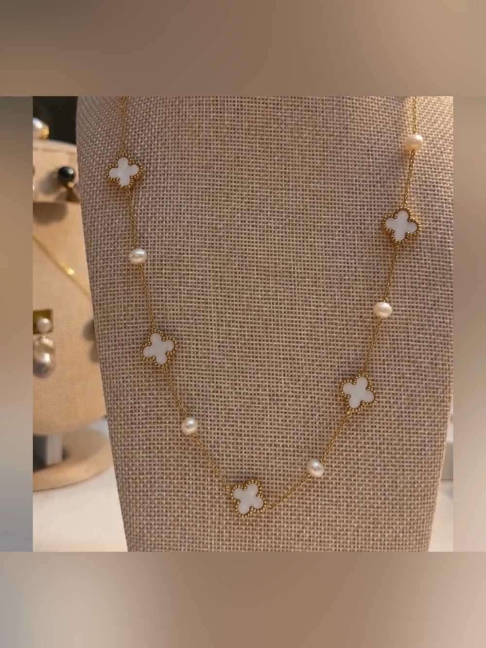 New Medina fine pearls Gold and White Clover Necklace with genuine fresh Pearls